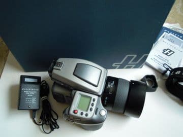 HASSELBLAD H3D11-31 CAMERA AND 80MM H LENS, CHARGER , BATTERY, PRISM