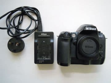 Nikon D D100 6.1 MP Digital SLR Camera - Black WITH Charger and Battery