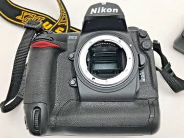Nikon D D2X 12.4MP Digital SLR Camera - Black (Body only)