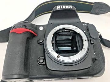 Nikon D300 camera body and charger