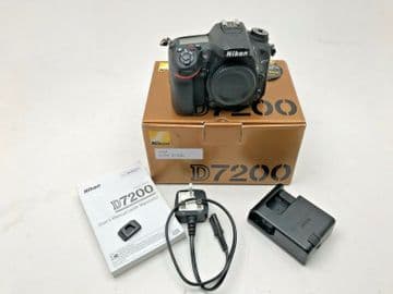 Nikon D7200 camera body charger and instructions
