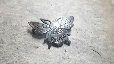 Bumble Bee Pewter Brooch – Handmade by Pewtermill