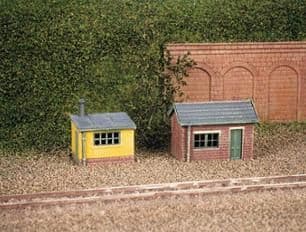 237 2 Lineside Huts (1 brick, 1 wood)