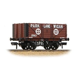 37-082C 7 Plank End Door Wagon 'Park Lane Wigan' Brown