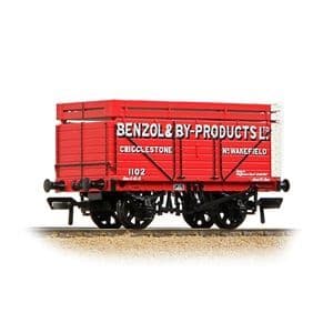 37-177A 7 Plank Wagon with Coke Rails 'Benzol & By-Products Ltd' Red