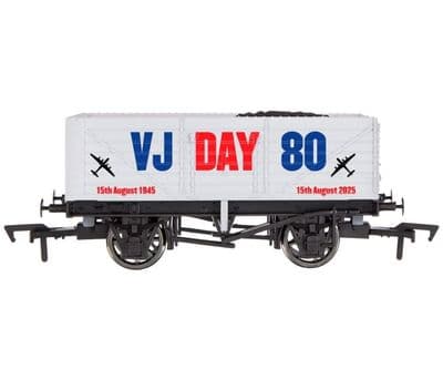 4F-071-185 7 Plank Wagon VJ Day 80th Anniversary Army Weathered
