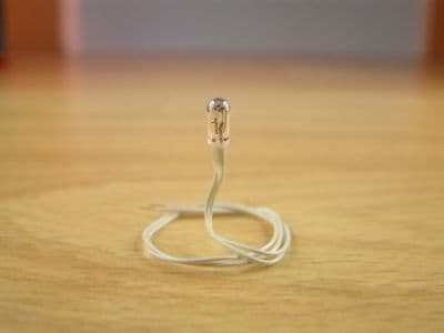 A25030 10 x Clear Grain of Wheat Small Bulbs