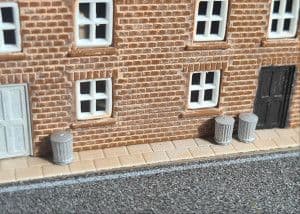 GMKD84 Traditional Dustbins 10pcs (Pre-Built)