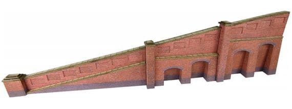 PN148 N Scale Tapered Retaining Wall in Red Brick
