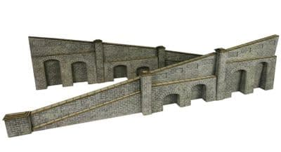 PO249 00/H0 Scale Tapered Retaining Wall in Stone