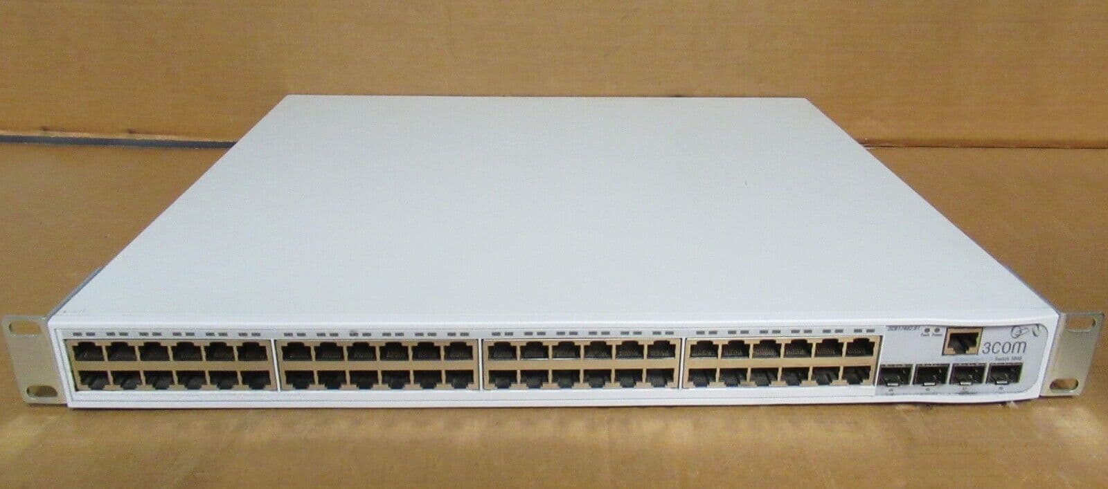 3Com 3848 3CR17402-91 Switch 48-Port 10/100 RJ45 1x Gigabit 4x SFP ports