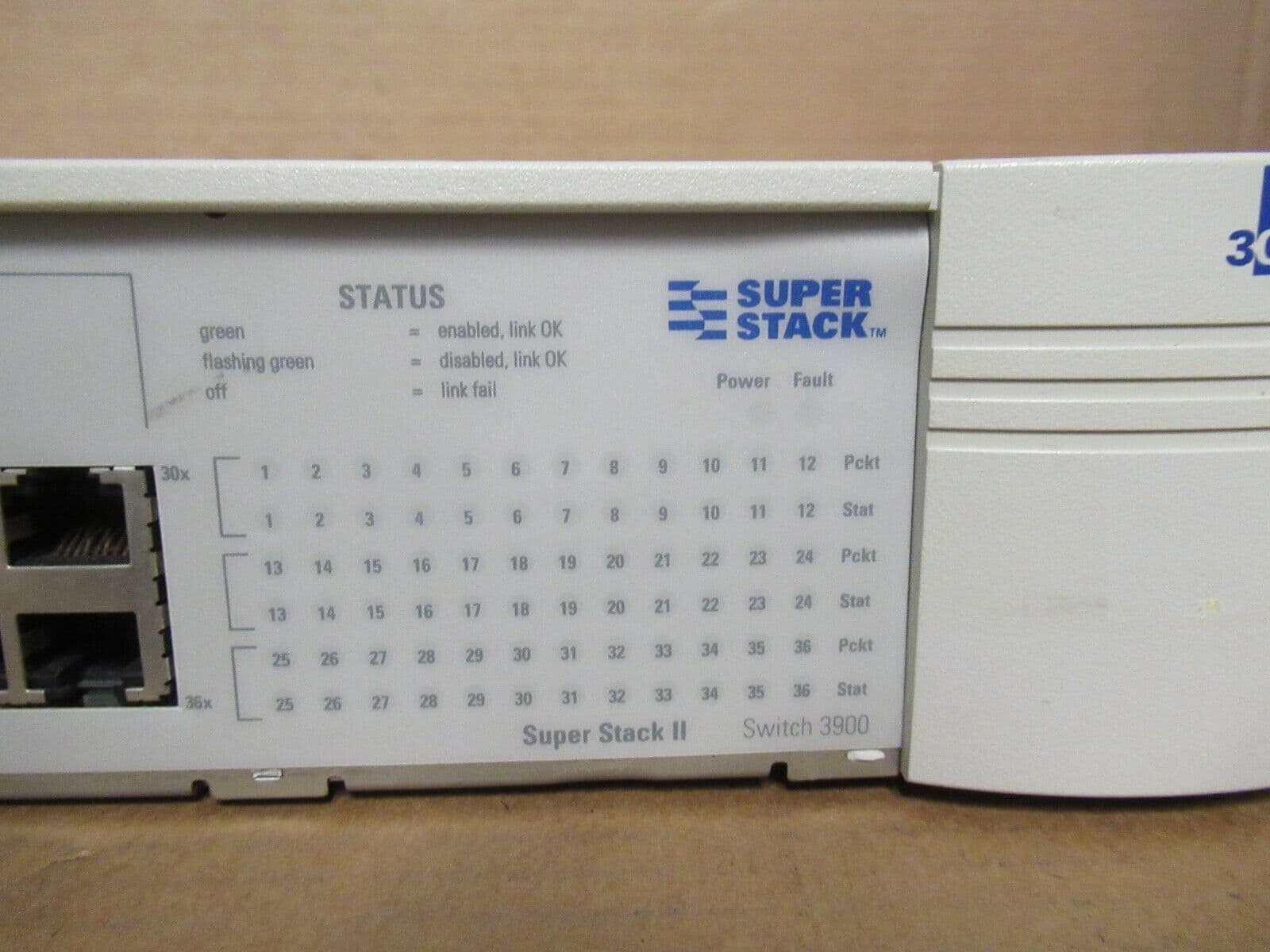3COM SuperStack II Switch 3900 36-Port Managed Stackable Switch - 3C39036