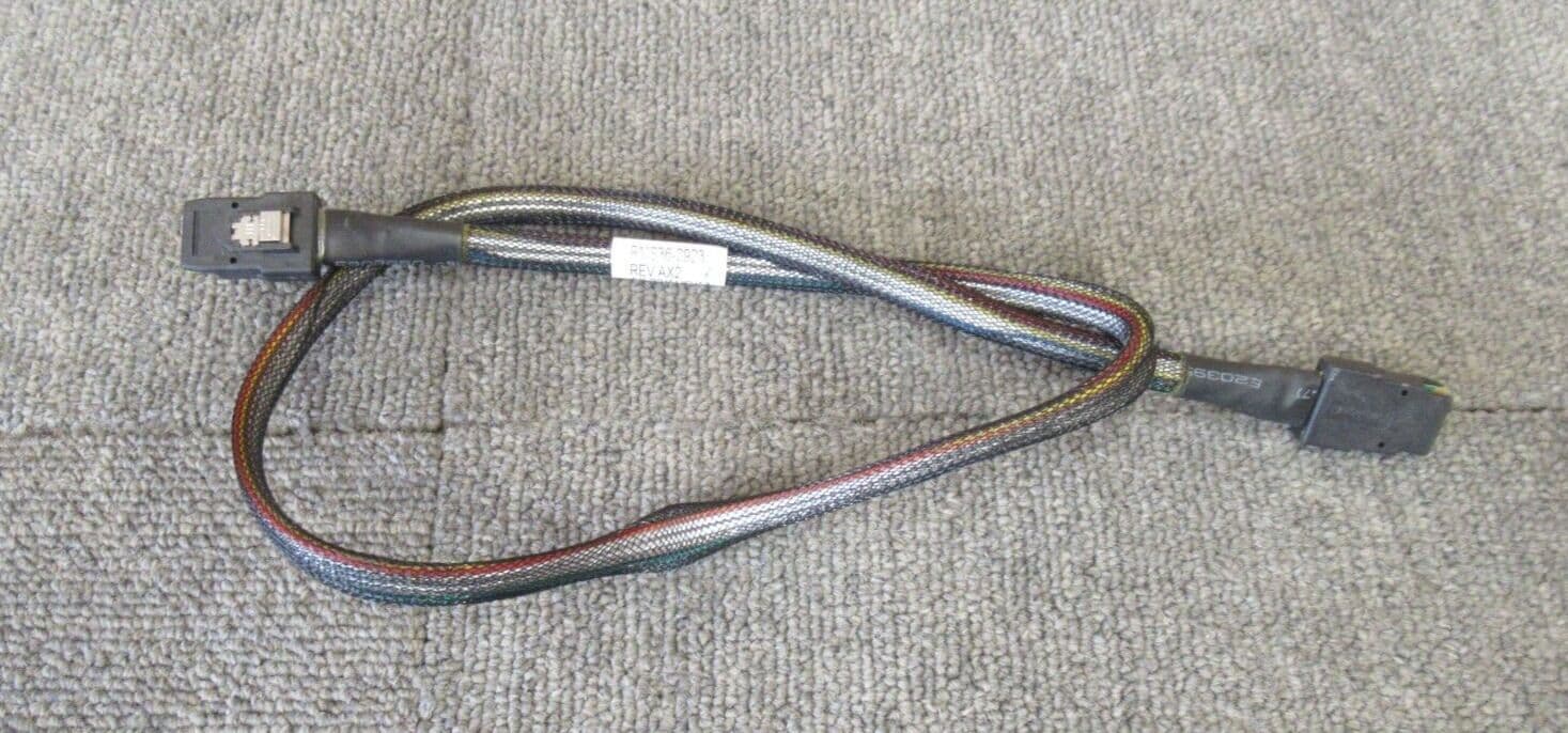 Cavo LSI Amphenol Mini SAS SFF-8087 Angolato-Dritto 1M &ndash; 48994-00 / RMS36-0966