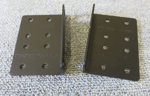 APC 870-8586A Pair Of Horisontal PDU Heavy Duty Mounting Brackets No Screws