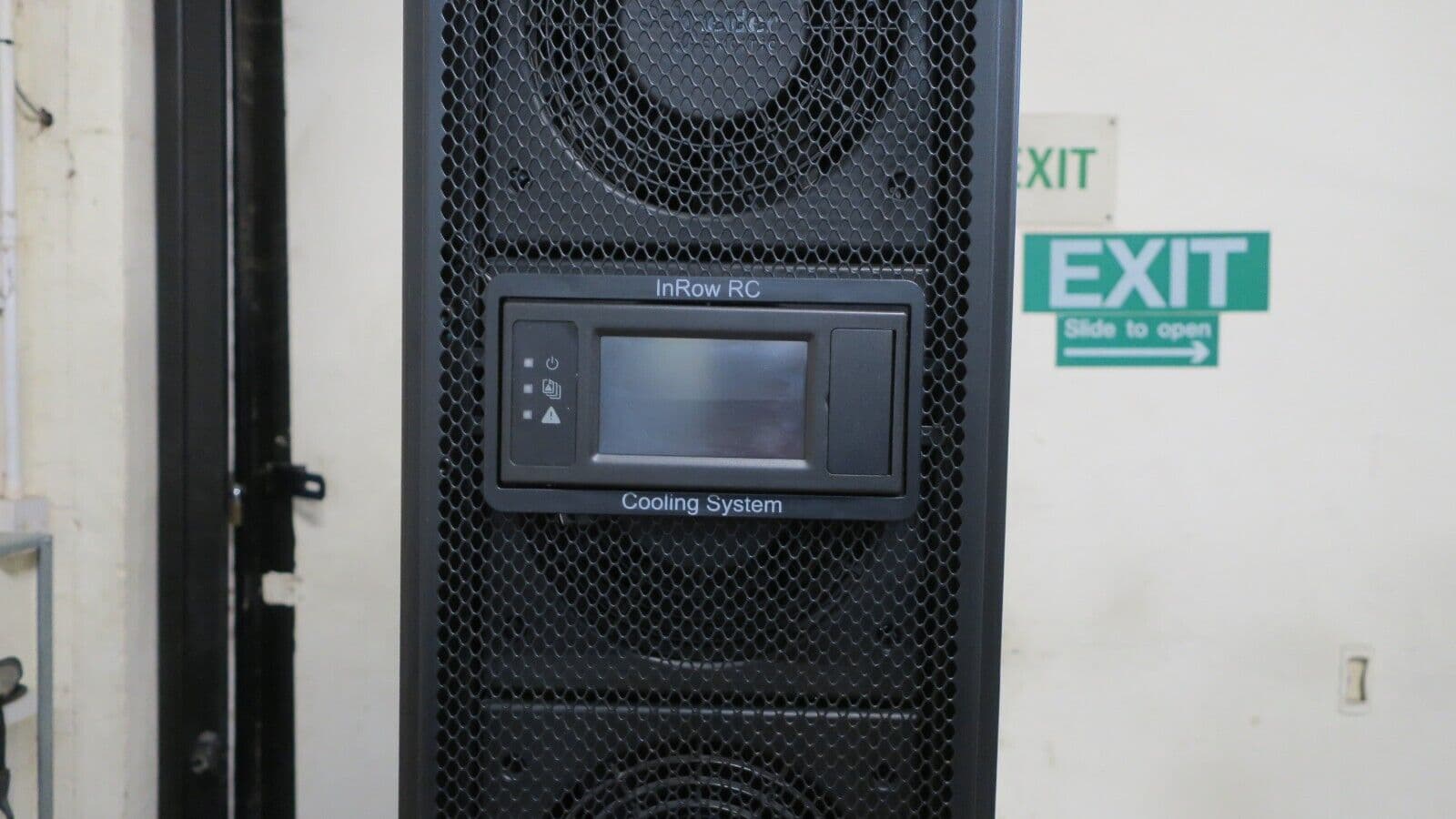 APC ACRC301S InRow RC 300mm Chilled Water Cooling Server Room Chiller ...