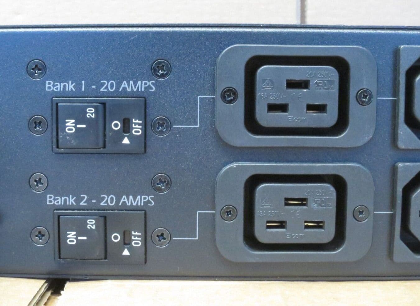 APC AP7732 2U ATS Automatic Transfer Switch Rack Mount PDU 208V 30A ...