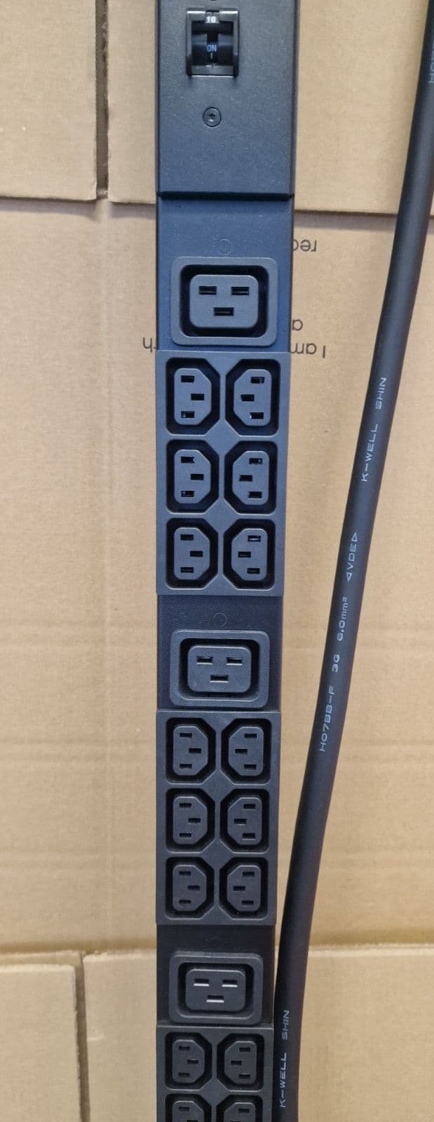 APC AP8853 Metered Rack 2G PDU 32A 230V 36xC13 6xC19 Power Distribution ...