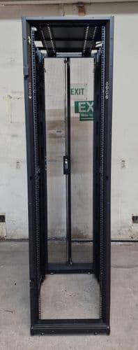 APC AR3107 NetShelter SX Server 19" 600mm 1070mm Networking Cabinet 48U No Door