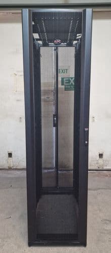 APC AR3107 NetShelter SX Server 19" 600mm 1070mm Networking Rack Cabinet 48U (1)