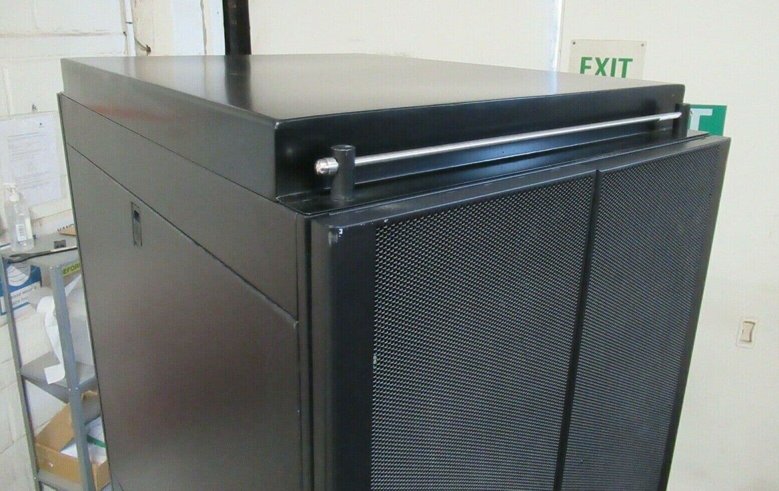 APC AR3150 Netshelter SX 42U Server Rack Security Lid 750mm x 890mm x 70mm