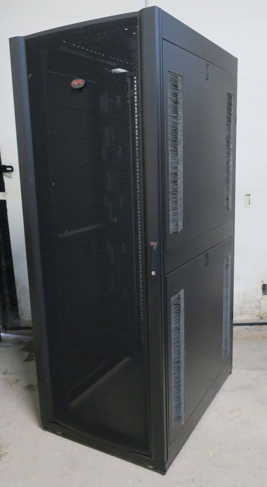 APC AR3150 Netshelter SX 42U Wide 750mm x 1070mm Server Rack Cabinet ...