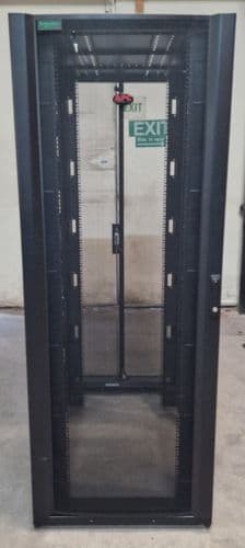 APC AR3350 NetShelter SX Server 19" 750mm 1200mm Rack Cabinet 42U NO SIDE PANELS