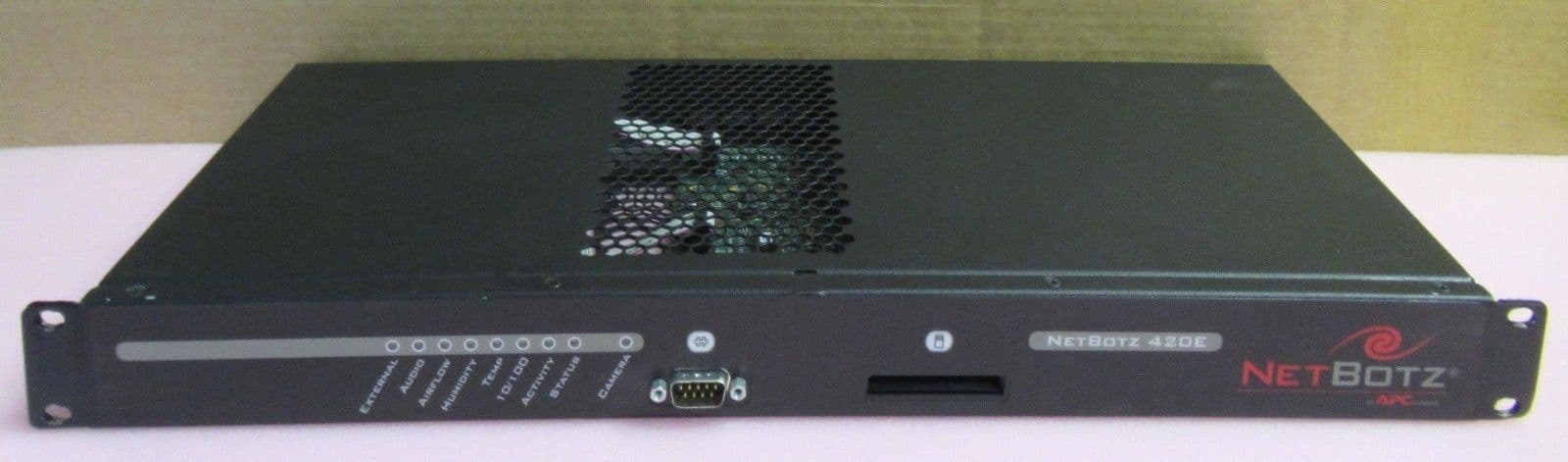 APC NETBOTZ 420E Rack Mount Appliance Monitoring With Rack Ears NBRK0420E