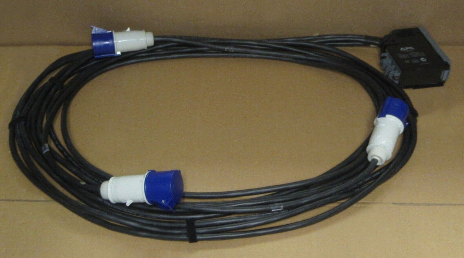 電源ユニット APC IT Power Distribution Module - T - PDM3540IEC309-1680 電源ユニット APC PDM3530L2130-800 IT Power Distribution Module