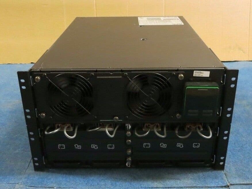 APC Smart-UPS SRT 8000VA RM UPS - 8000W SRT8KRMXLI Rack Mount UPS 1