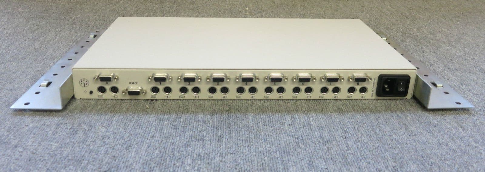 Apex 180DX Digital Outlook Console 8-Port PS/2 KVM Switch