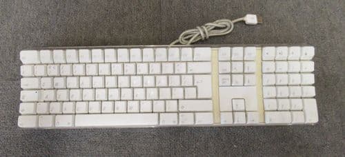 Apple A1048 Genuine Original White USB Wired UK QWERTY Keyboard