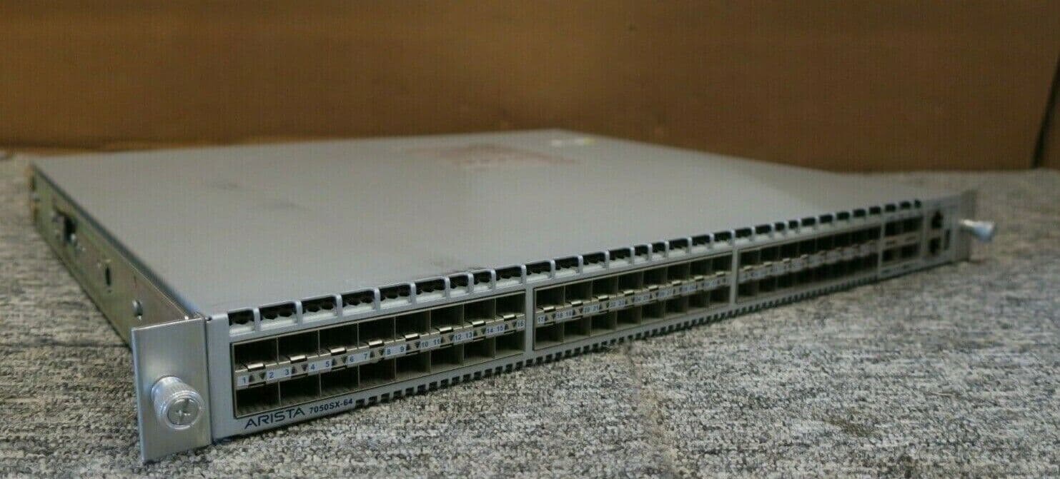 Arista DCS-7050SX-64 10GbE 4x 40GbE Qsfp Switch Réseau N° Oreilles Arista DCS-7050SX-64 10GbE 4x 40GbE Qsfp Switch Réseau N° Oreilles