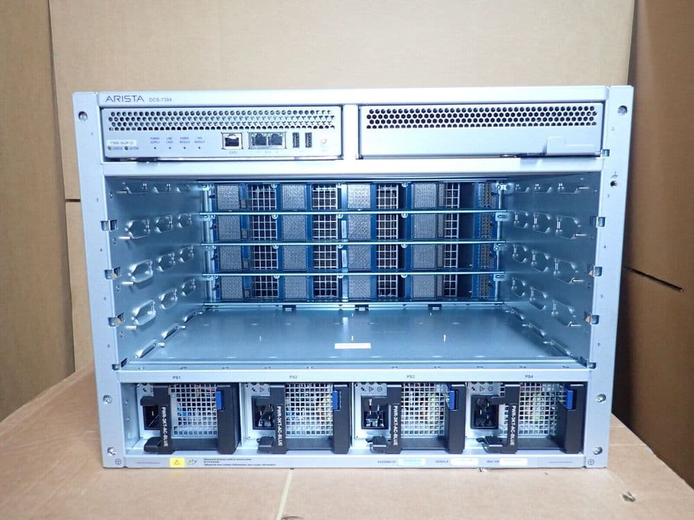 Arista DCS7304 Switch chassis DCS7300SUPD 4x DCS7324XFM x PWR3KT
