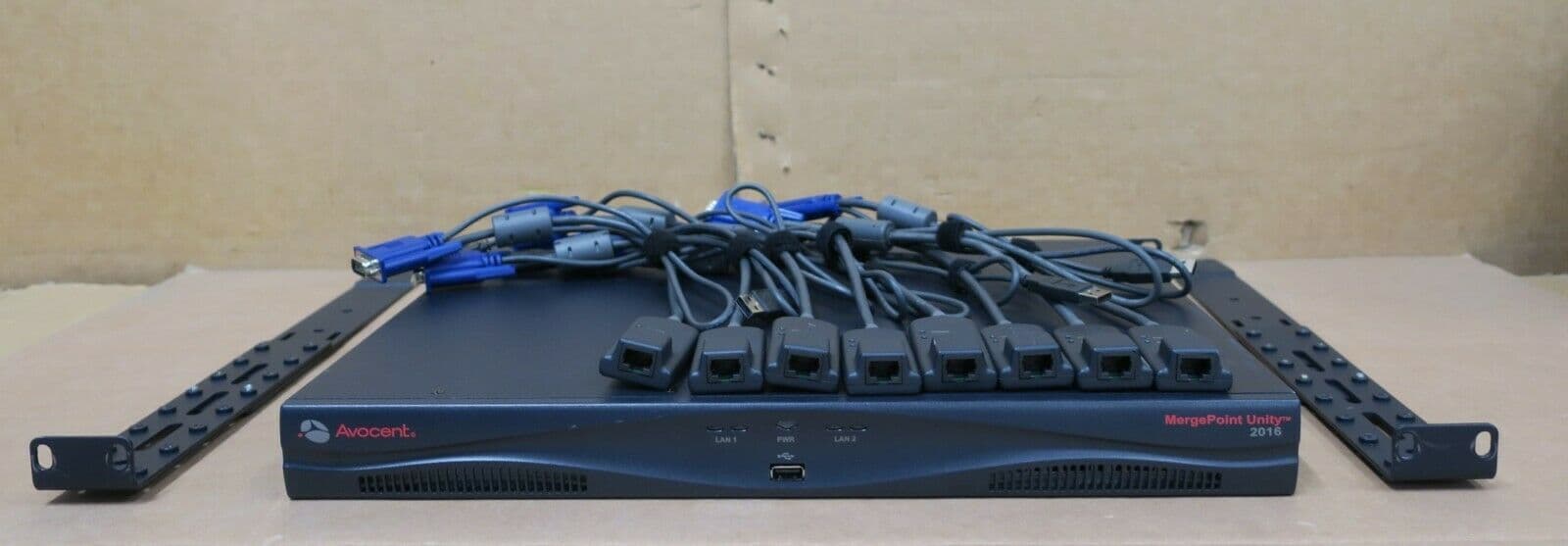 Avocent 16 Port MergePoint Unity MPU2016 USB Digital KVM IP Switch 8x