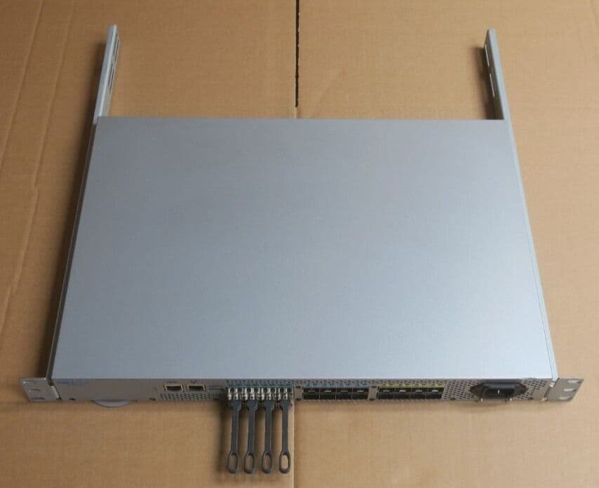 Brocade G610 DS-6610B 24x 32Gb SFP FC 8-Ports Active with