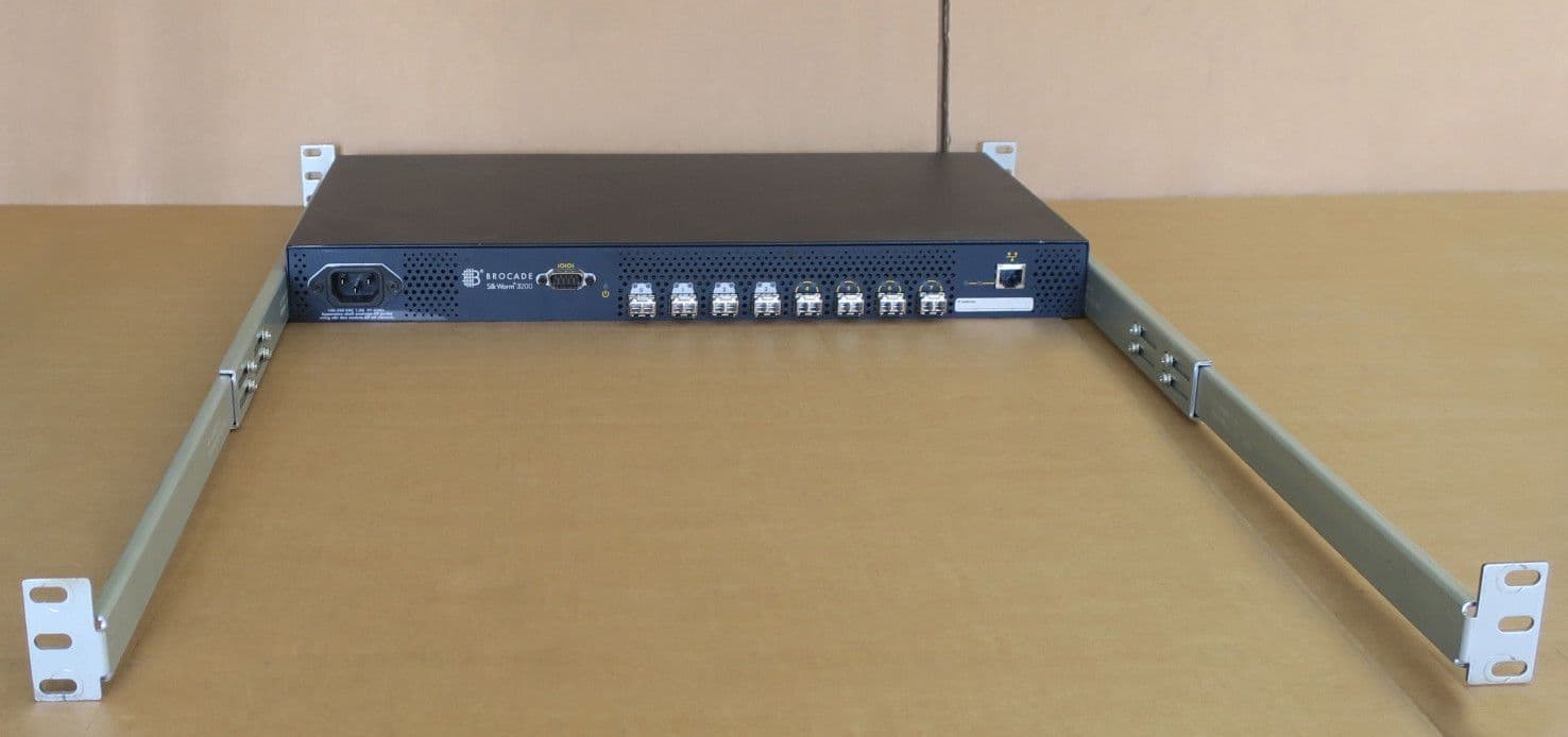 Brocade Silkworm 3200 8 Port 2Gb SAN Fibre Channel Fabric Switch 8x