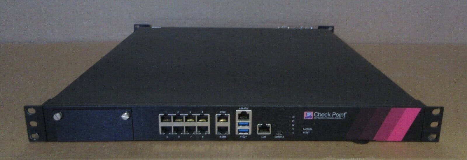 Checkpoint 5600 Security Gateway Appliance Firewall Rackmount PL-20 2x PSU