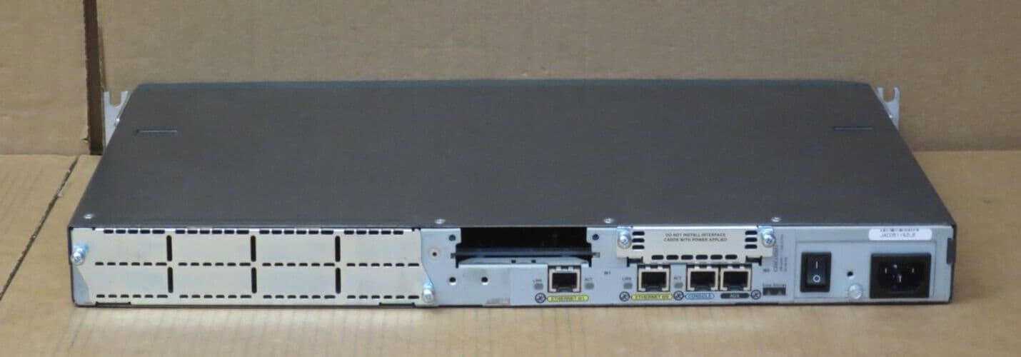 Cisco 2611 10/100Mbps Fast Ethernet Modular 1U Wired Network Rackmount ...