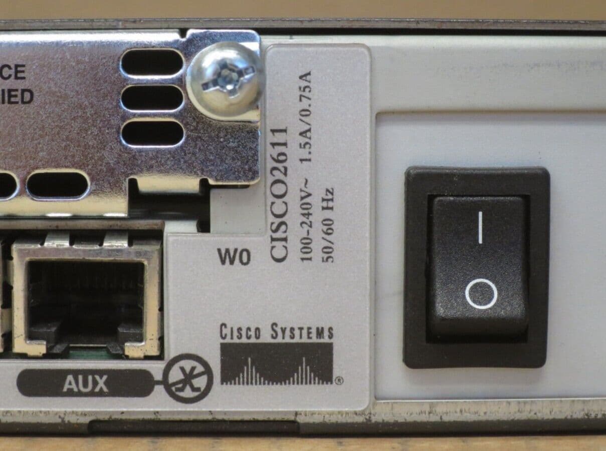 Cisco 2611 10/100Mbps Fast Ethernet Modular 1U Wired Network Rackmount ...