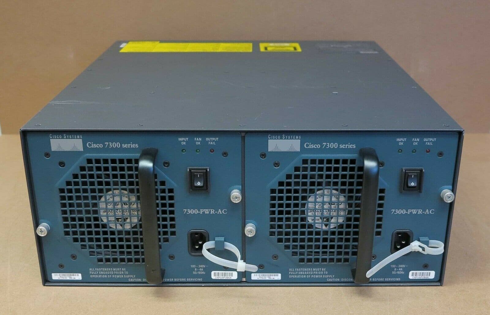 Cisco 7304 Series 4-Slot Router Chassis 1x C7304-NPE-G100 2x SPA-4FE 2x PSU