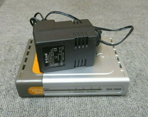 D-Link DES-1005D 5-Port 10/100 Fast Ethernet Desktop Switch With AC Adapter