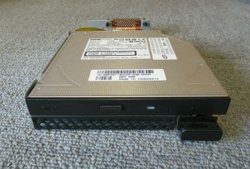 Dell 0R397 CD224E YR857 M4989 PowerEdge R900 24x CD-ROM Drive With Caddy & Cable
