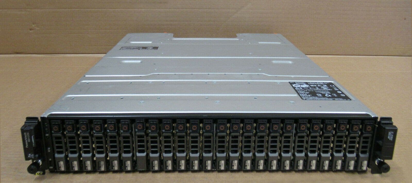 Dell PowerVault MD1220 Storage Array 24x 600GB HDD 1x SAS 6GB/s Control