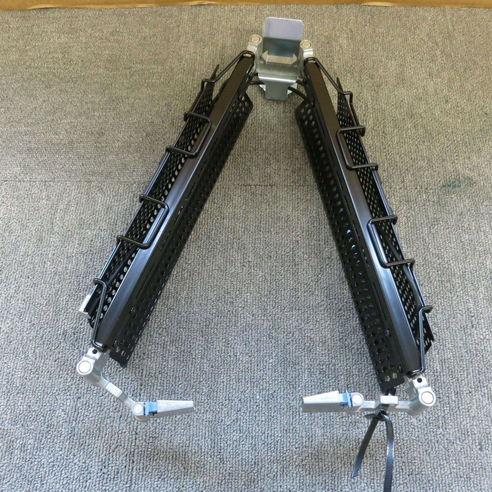 Dell TC993 4Y826 Cable Management Tray Arm RackMount PowerEdge 2650/