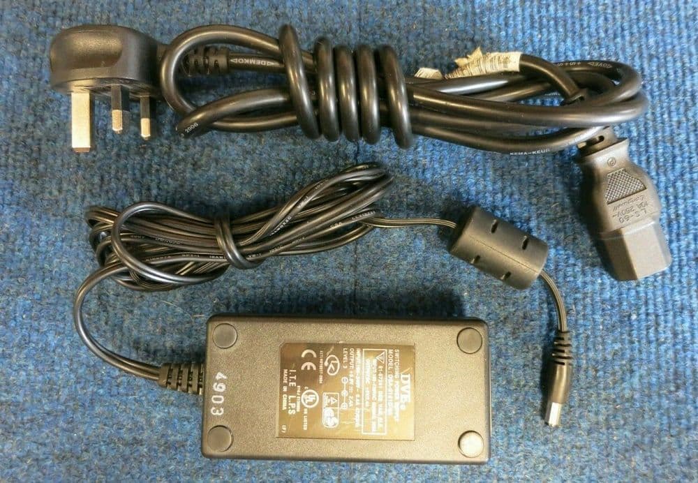 DVE DSA0151D05 Switching AC Power Adapter Charger 12 Watts 5 Volts 2 4 Amps