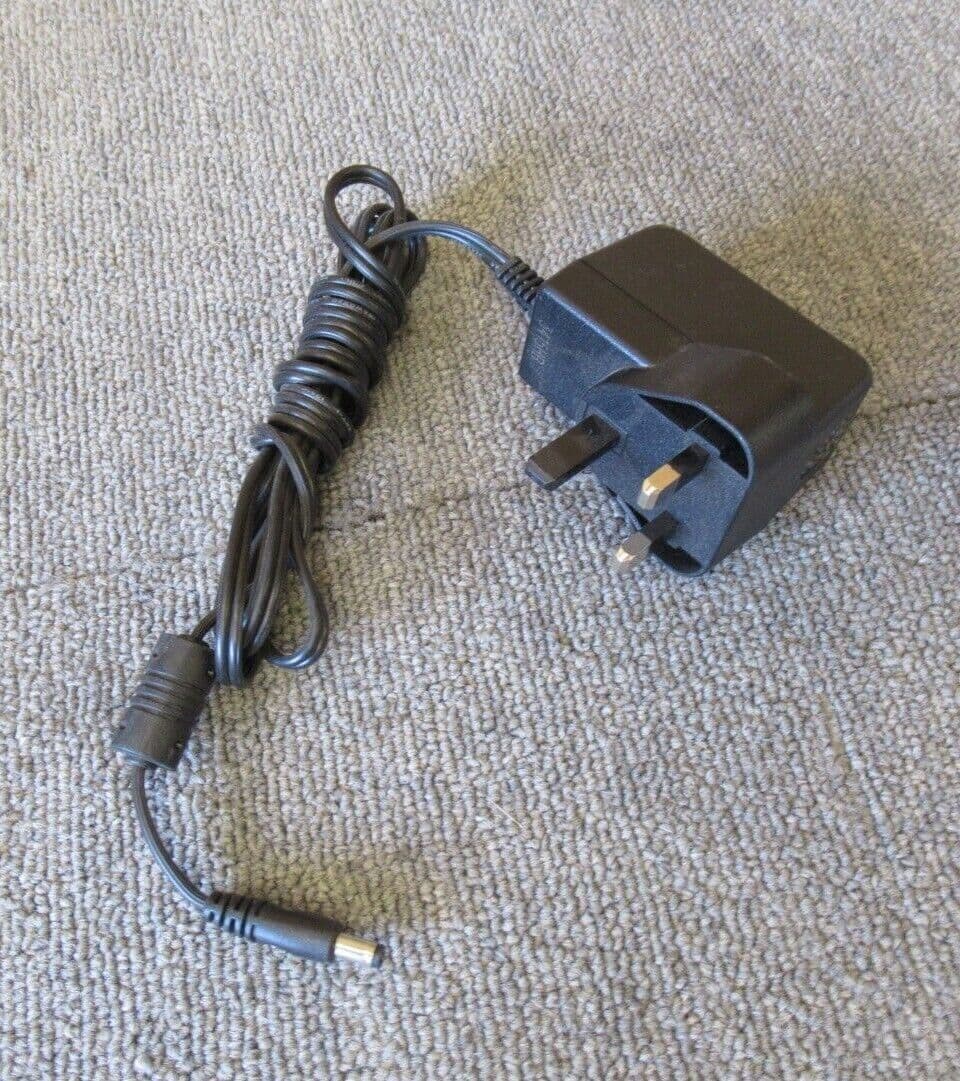 DVE DSA15P05 050125 UK Plug AC Switching Power Adapter 12 5W 5V 2 5A