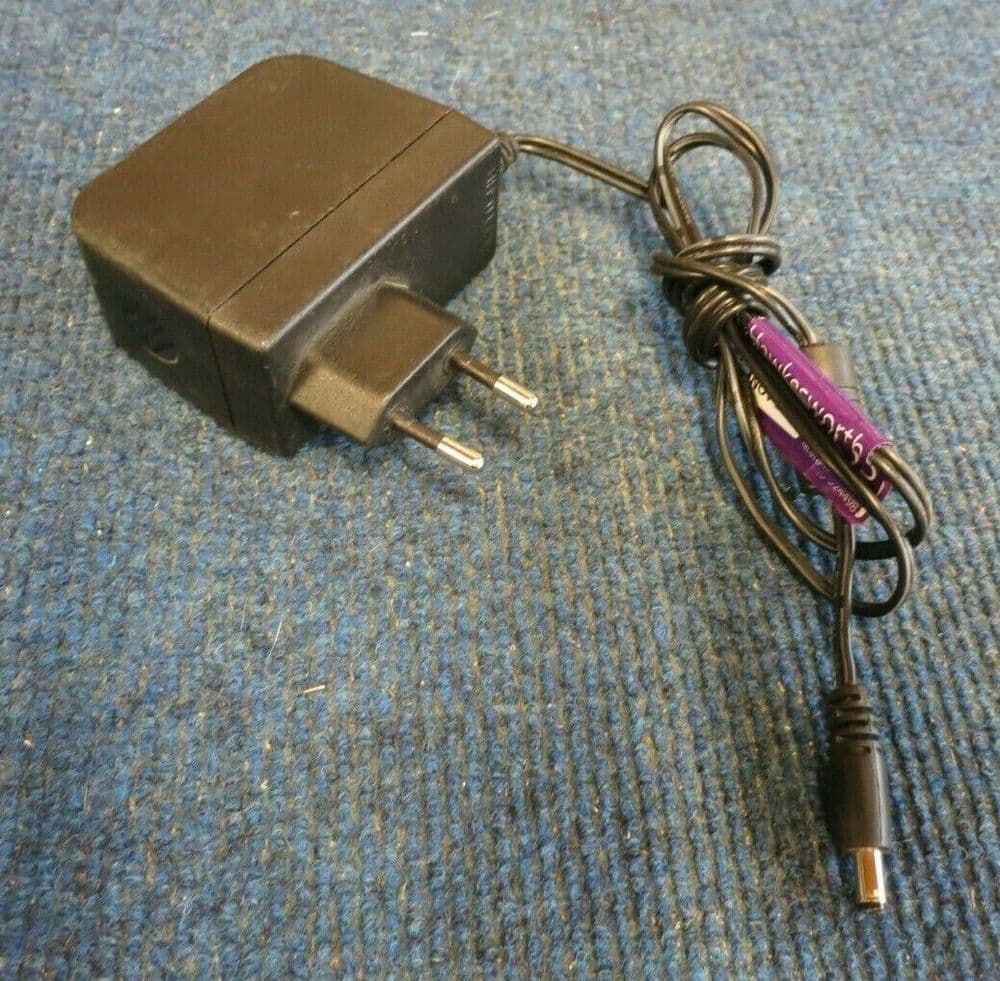 DVE DSA30W05 EU 2 Pin Plug AC Switching Power Adapter Charger 20W 5V 4A