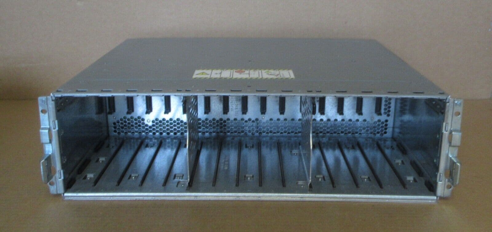 EMC Array Chassis 3U KTN-STL4 2x 4GB FC Controllers 2x 400W PSU 100-562-123