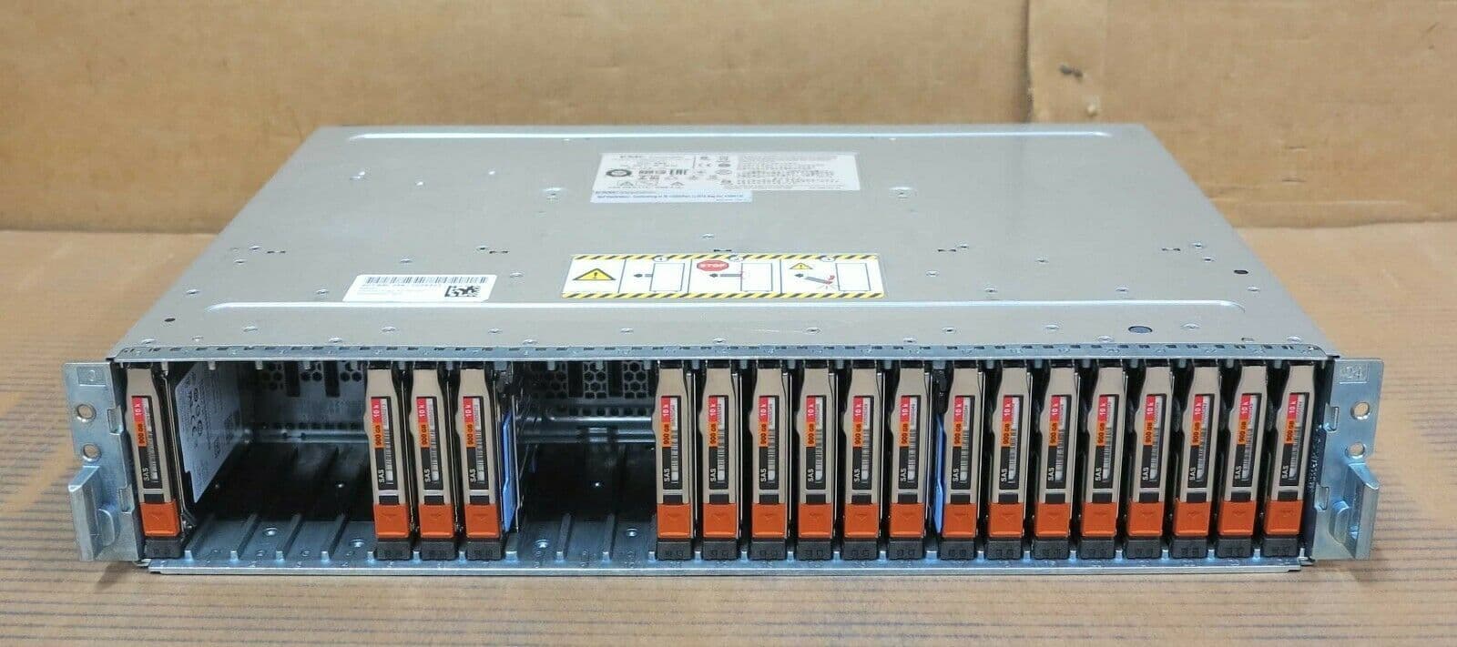 EMC SAE 2U Expansion Storage Array 3x 200GB SSD 20x 900GB 2 5