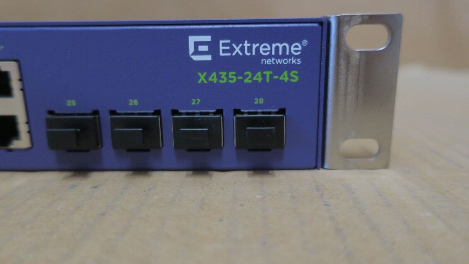 Extreme Networks X435-24T-4S 24-Port Managed Gigabit Rackmount Switch